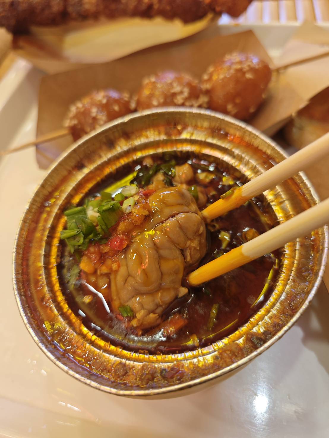 腦花吃起來很像是麻辣雞胇, 粉粉的口感, 兔肉很柴, 跟火雞肉口感很像